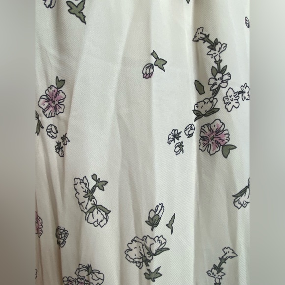 π 4 for$25 White bohemian floral maxi dress. Romantic bohemian. ππΌπΈ - Picture 8 of 12